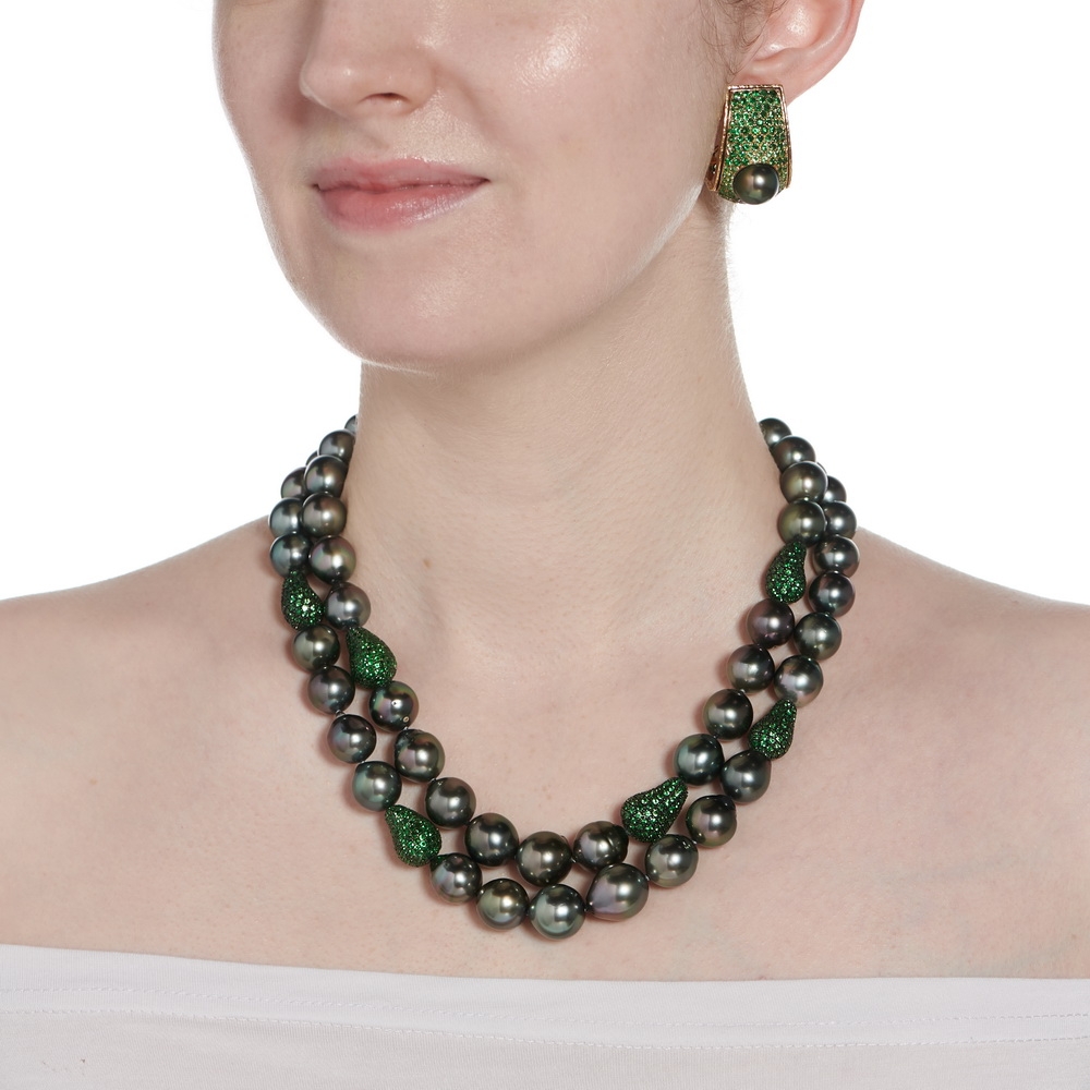 Nested Tahitian Pearl Necklace with Tsavorite E-1569-14092,_N-2099-0000_0001_on_model1.jpg