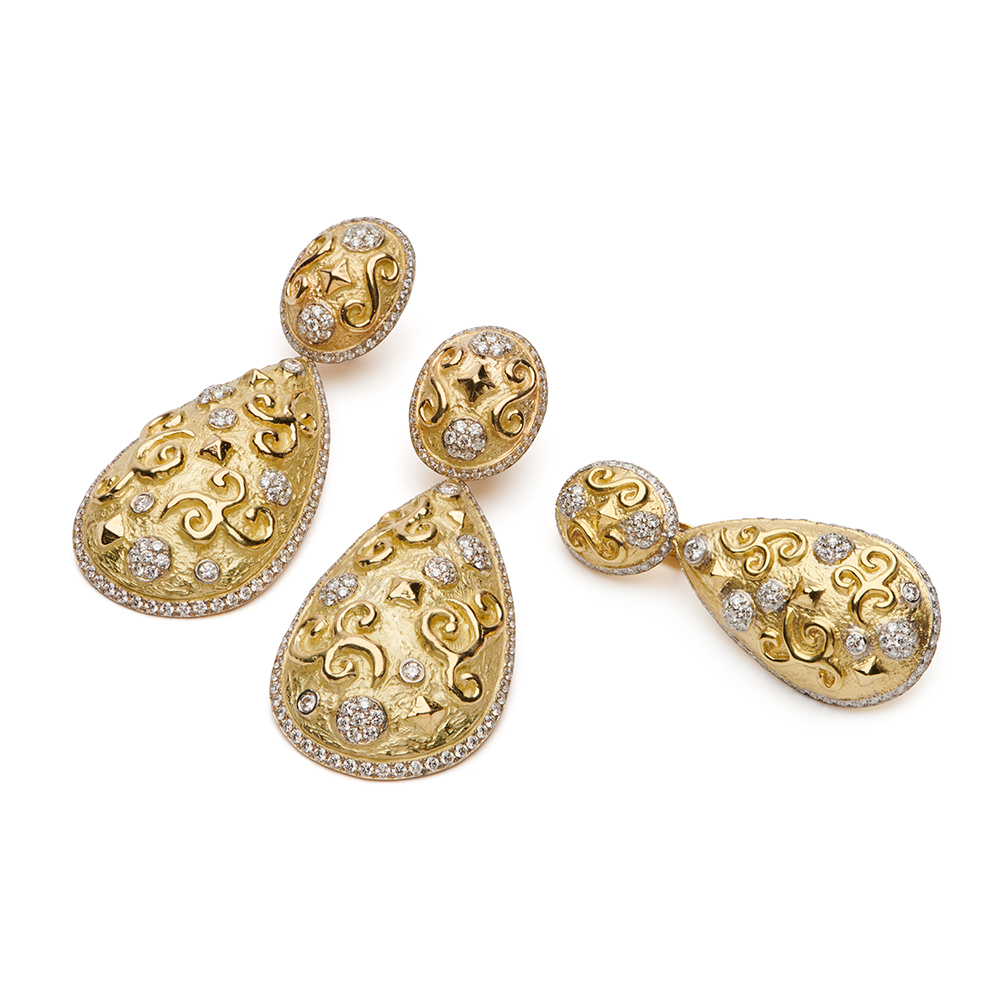 "Collection Fete" Diamond Dangle Earrings