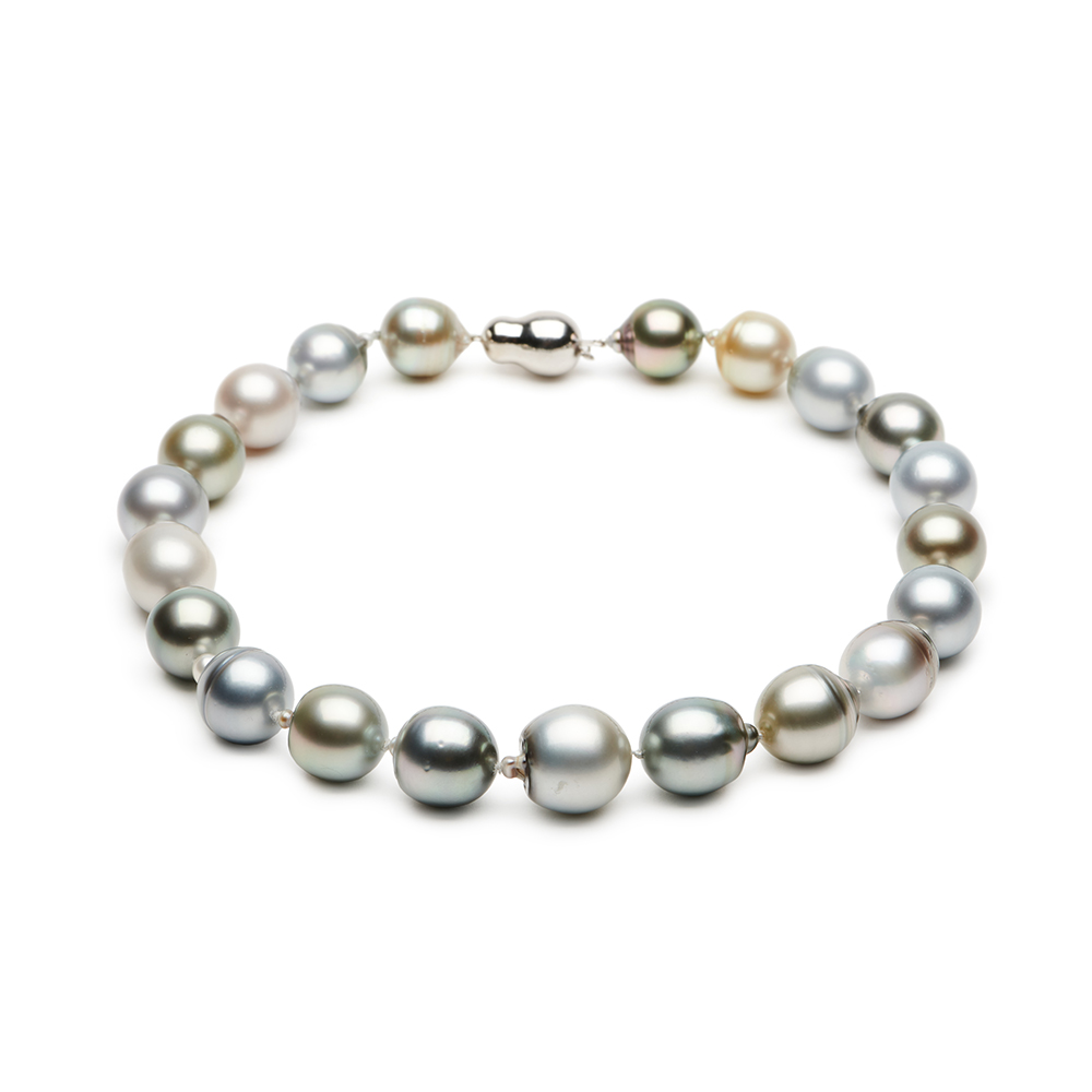 Pearl Necklace with Baroque Style Clasp