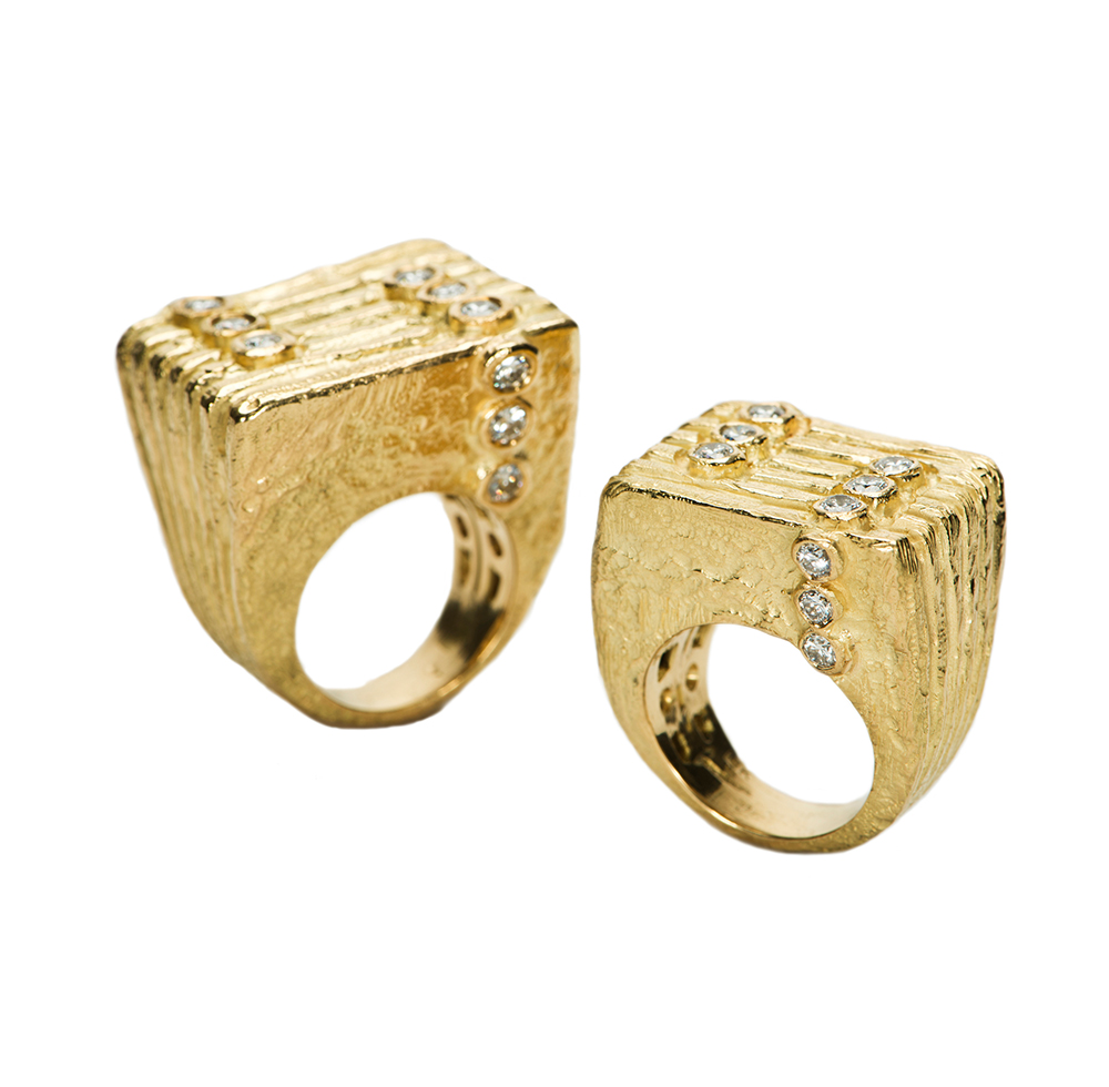 "Lines & Dots" Ring with Diamonds