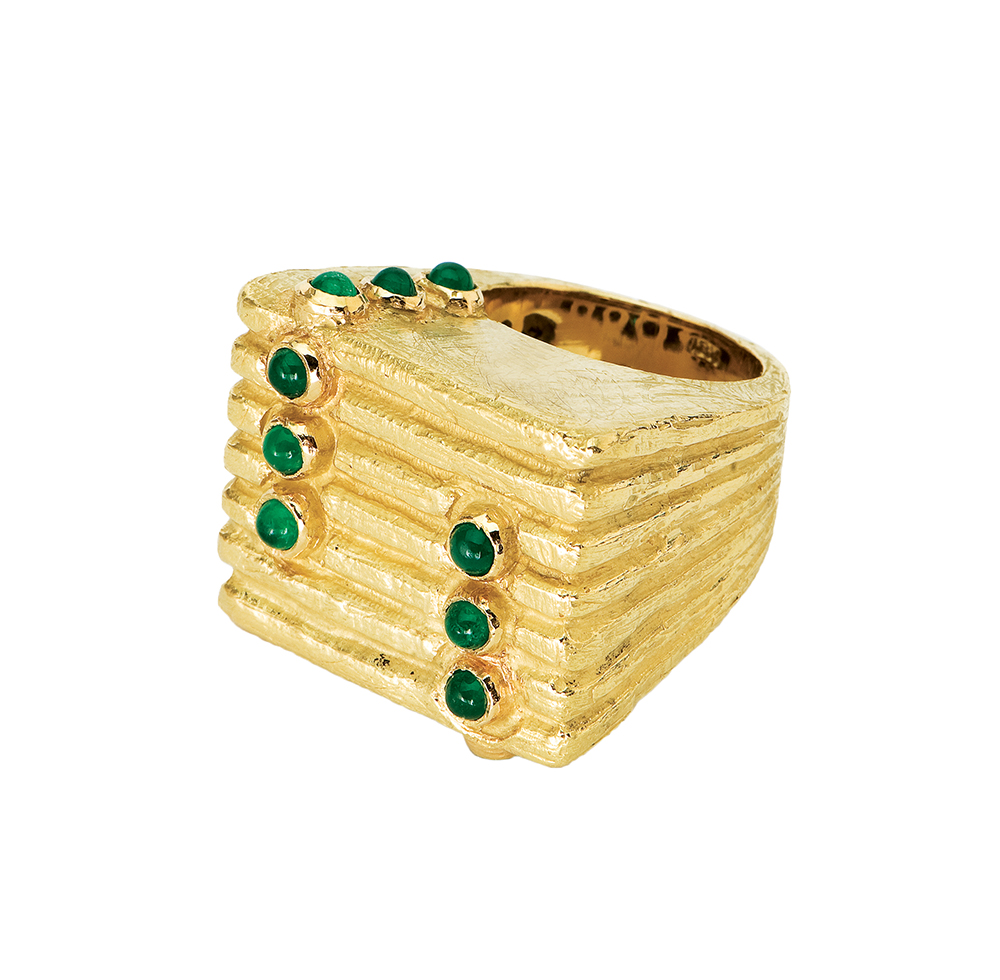 "Lines & Dots" Ring in Cabochon Emerald